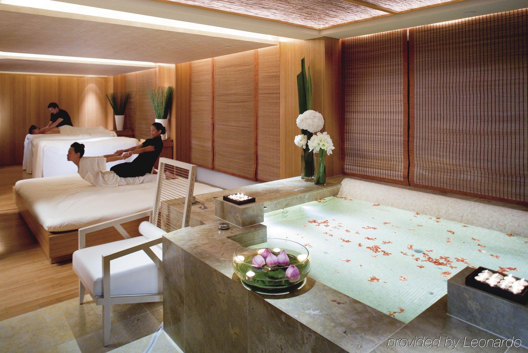 The Landmark Mandarin Oriental, Hong Kong Room photo